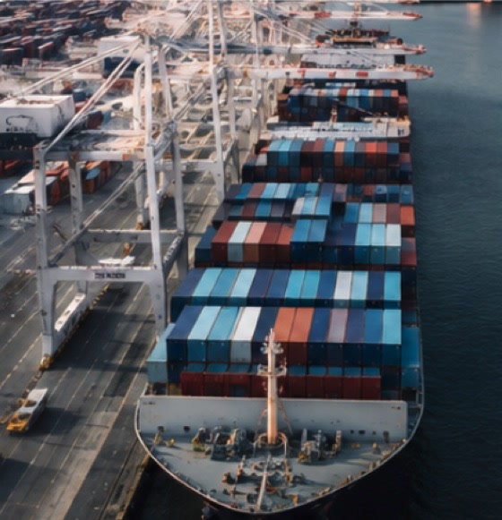 International sea freight and logistics coordination